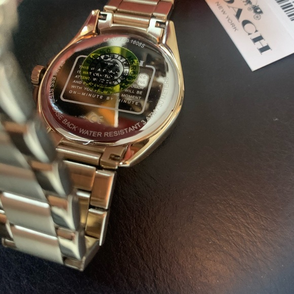 Coach women’s watch model 14503137 Japan movement new in box - Picture 3 of 8